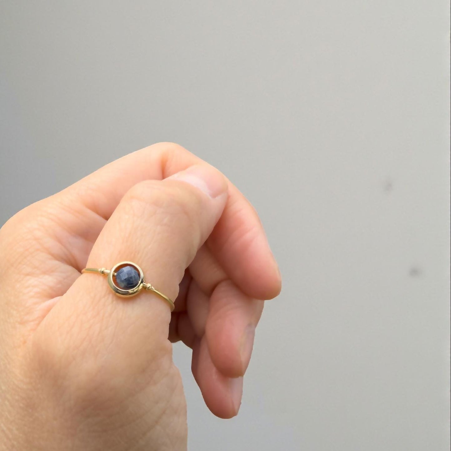 Blue Sapphire Gemstone Fidget Ring 04