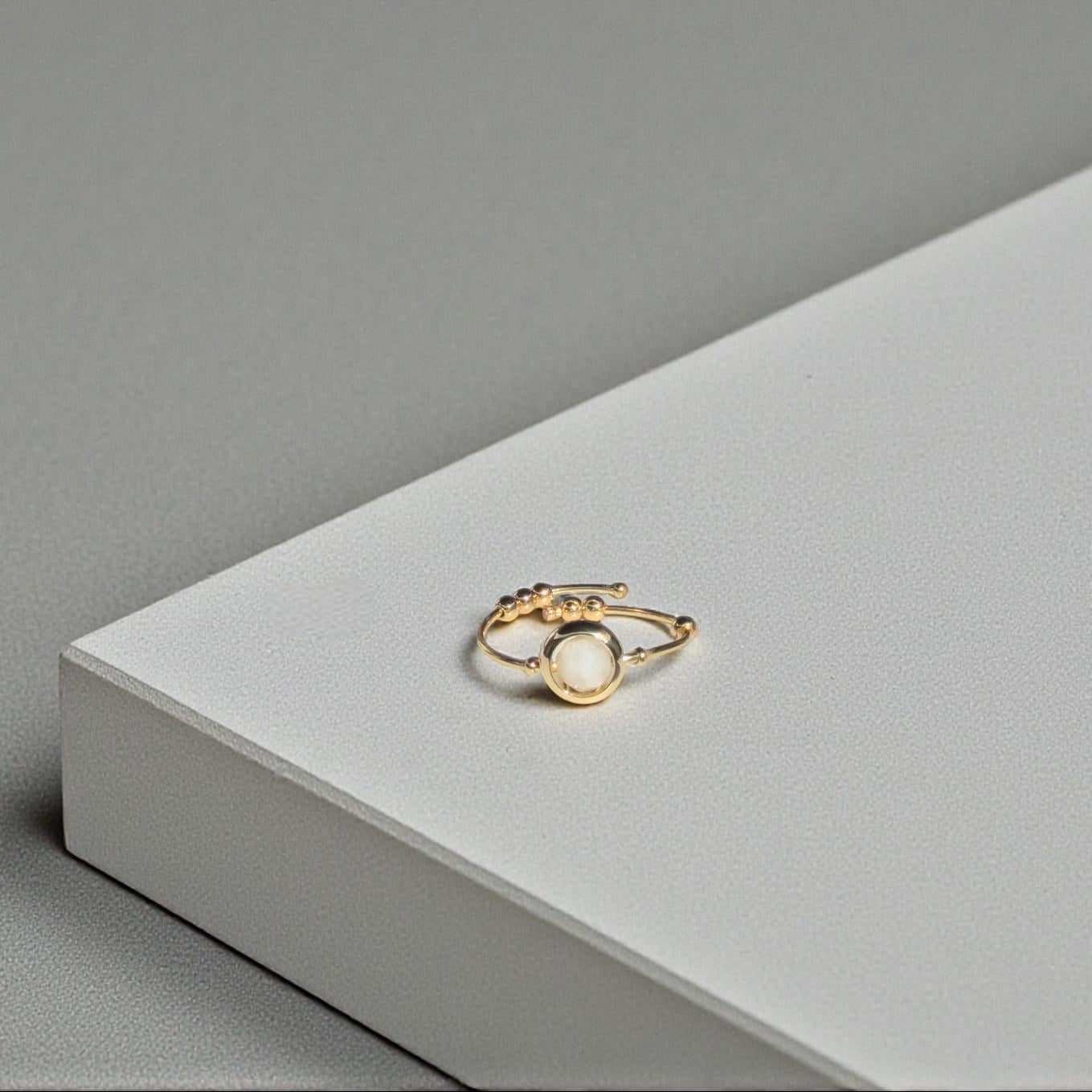 Moonstone Gemstone Stim Ring 02